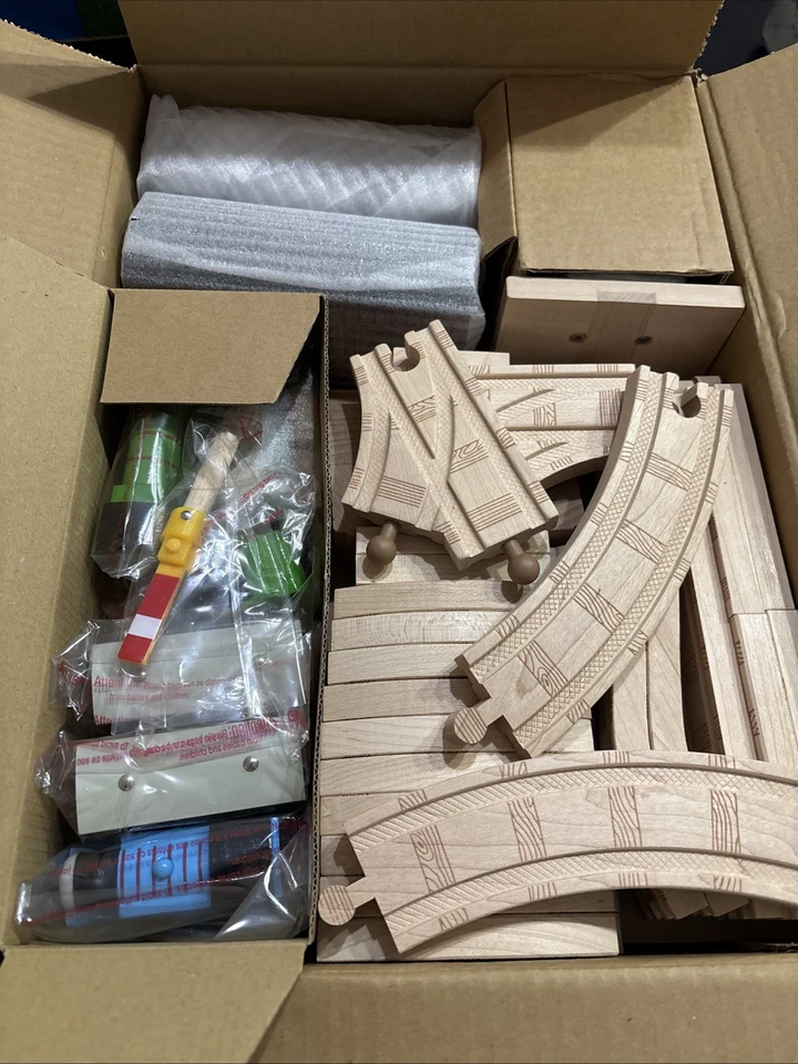 Thomas & Friends 60th Anniversary Set NIP Gold Train Wooden Train Tracks - Image 2 of 4