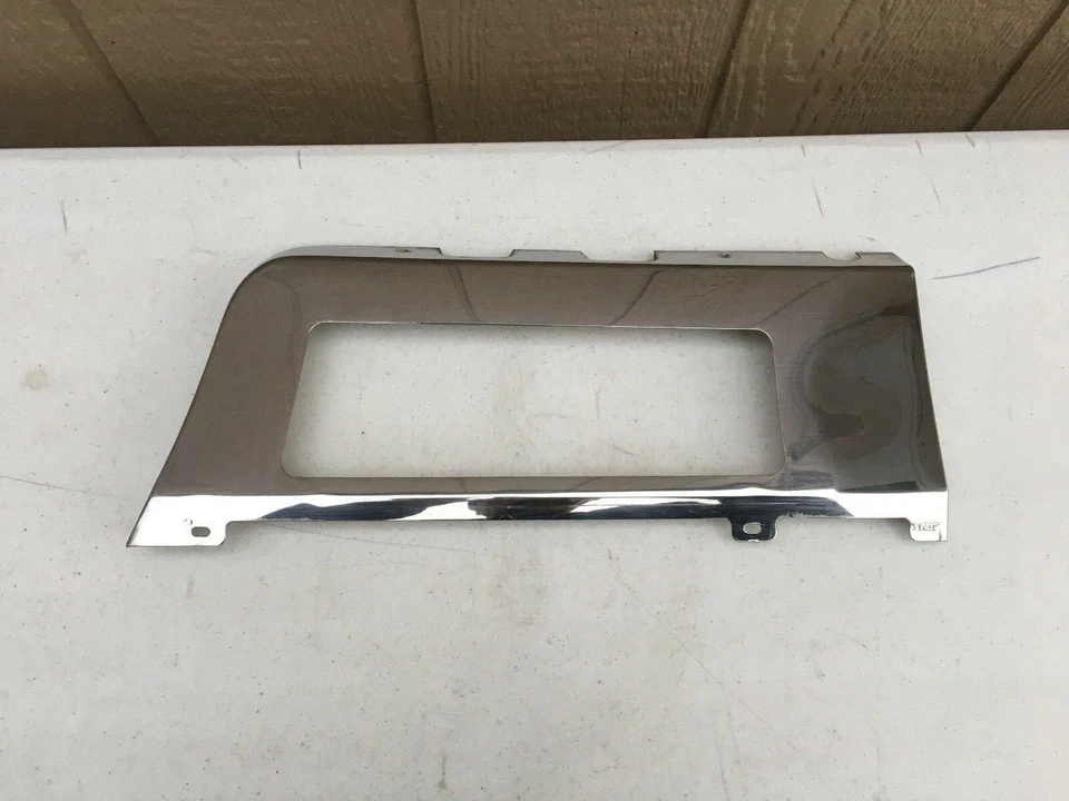 1985-1989 Lincoln Town Car front fender rocker panel chrome - Image 2 of 4