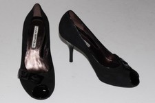 Via Spiga 7 M Black Suede Peep Toe Pump 3.75" Heel Patent Bow Trim Leather Sole