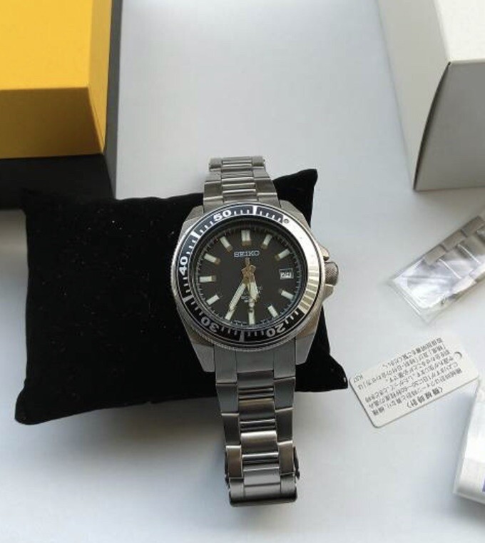seiko titanium automatic divers watch