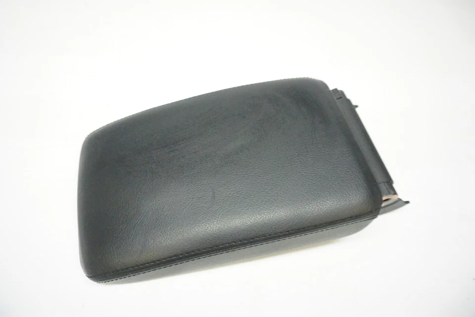 Volkswagen Golf GTI 2011 2012 2013 consola central reposabrazos 1K0864207F Foto 2 de 4