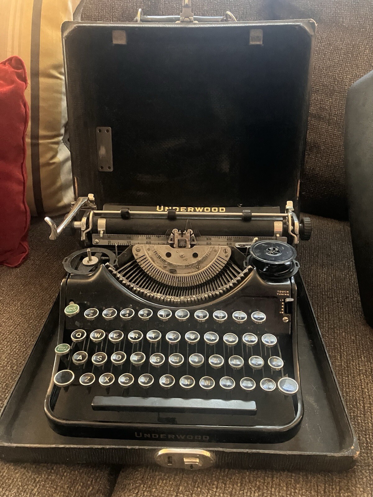 Vintage Underwood Universal Four Bank Portable Manual Typewriter w/ Original Box