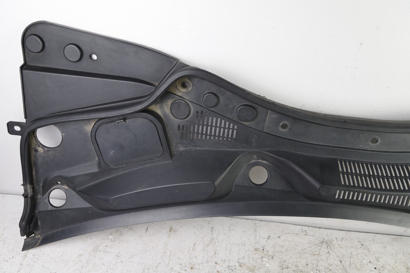 2014 - 2020 MASERATI GHIBLI WINDSHIELD WIPER COWL COVER PANEL GRILLE OEM 60K