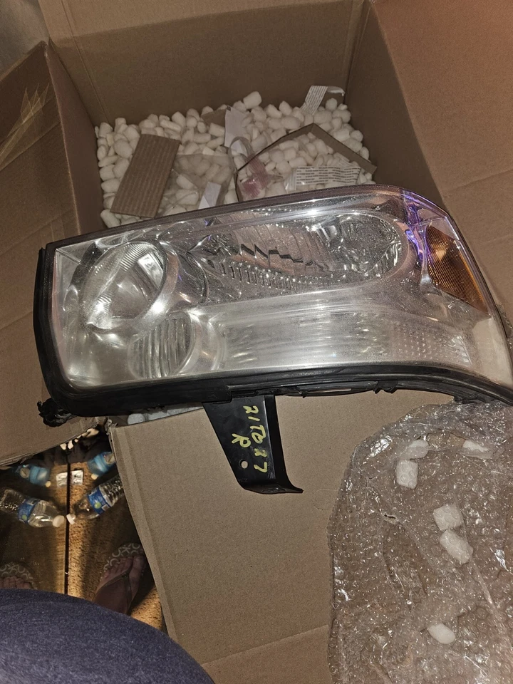 Faro lateral derecho Infiniti QX56 2005 - xenón oculto Foto 4 de 4