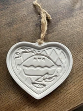 The Pampered Chef ‘Welcome Home Heart’ Clay Pie Cookie Mold 1998