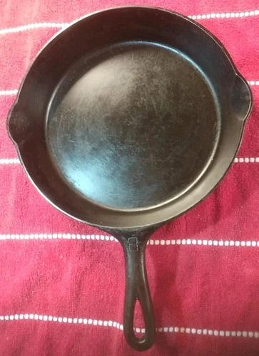 Vintage Griswold Erie PA Cast Iron Skillet #8 704 D Small Block Logo 10.5"