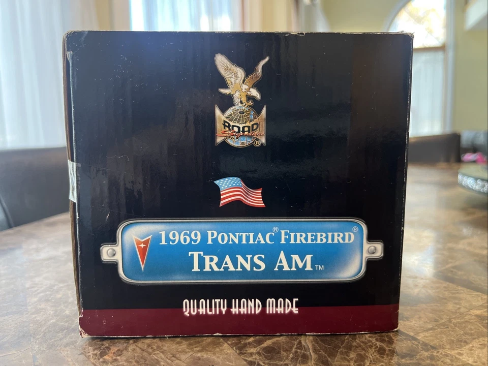 Road Signature 1969 Pontiac Firebird Trans AM White Blue Stripe 1/18 Diecast - Image 3 of 4