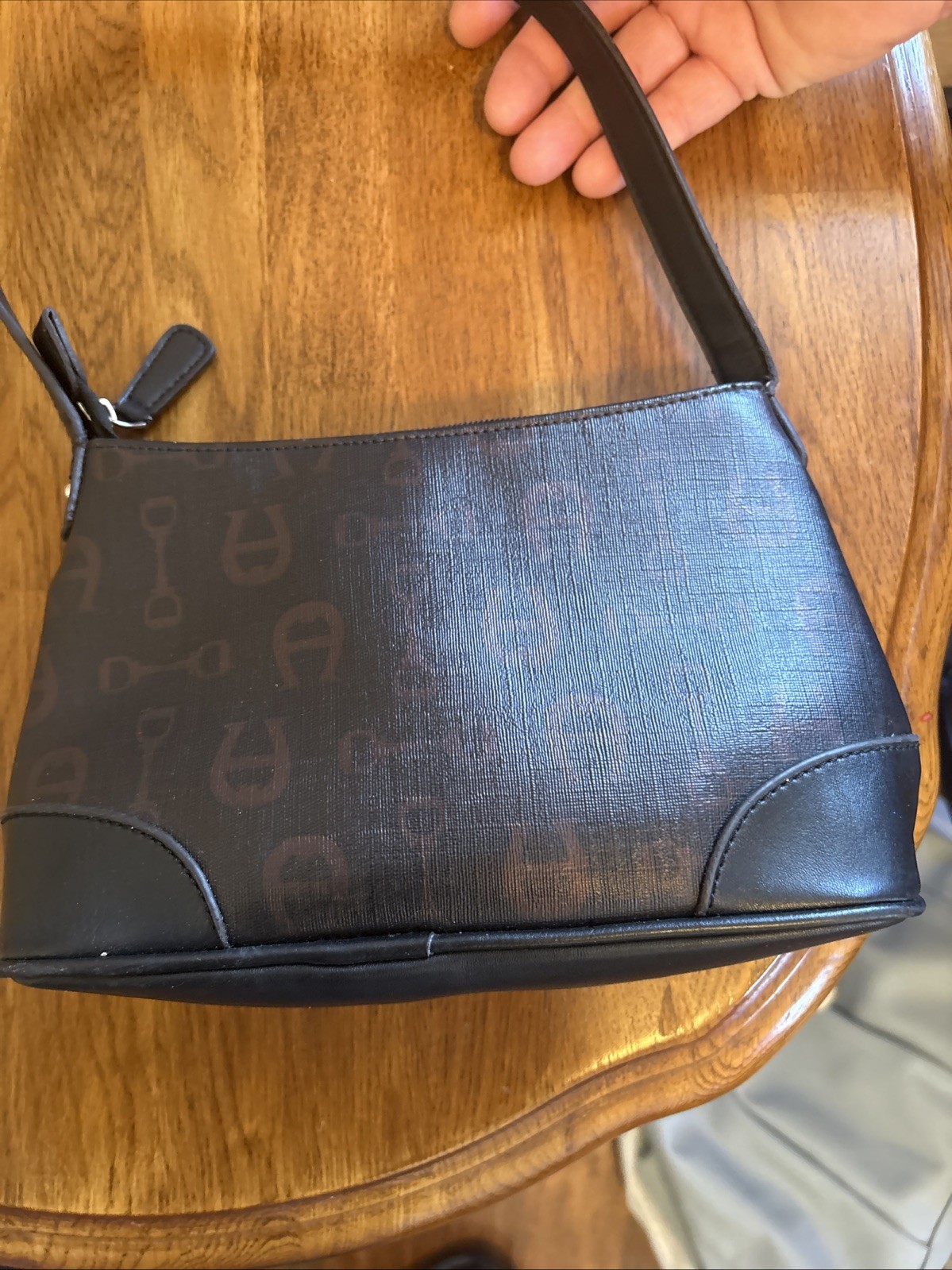 Small Black - image 4