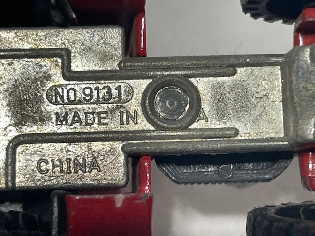 Welly 9131 Red Farm Tractor, Tan Interior, 1/64 - Image 3 of 3