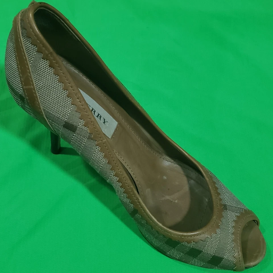 Zapatos de mujer BURBERRY marrón clásicos a cuadros de lona plataforma tacón EU 37/US 7 Foto 3 de 4