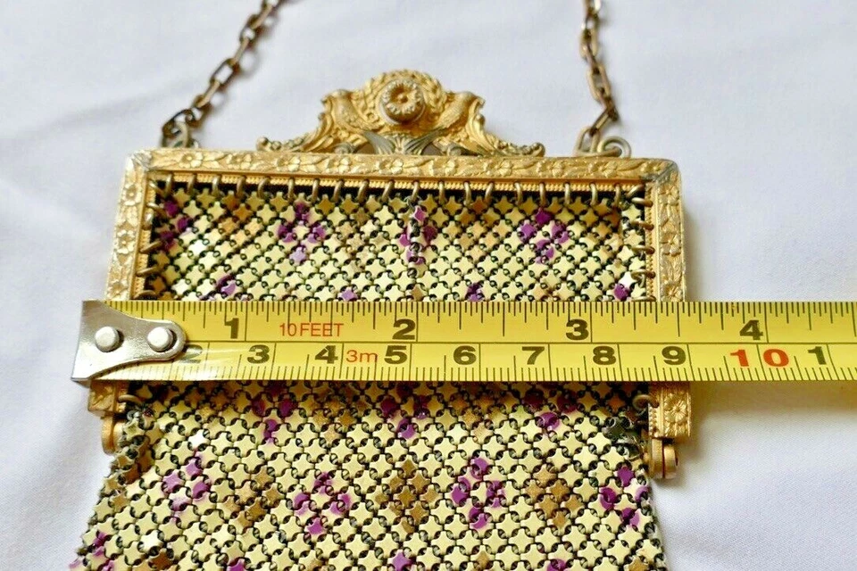 МАНДАЛИЙСКАЯ И CO ПЛОСКАЯ СЕТЧАТАЯ ЭМАЛЬ ТЯЖЕЛАЯ ЗОЛОТАЯ РАМКА фиолетовая и лаймовая СУМКА 1900-х годов - Изображение 2 из 4