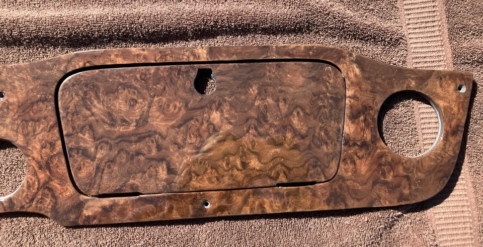 Tablero de instrumentos Triumph TR6 1973, acabado en nogal burl Foto 2 de 4