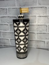 NUEVO - 2025 Vaso Starbucks 24 OZ Tono Akanbi Blanco y Negro Silicona Topper
