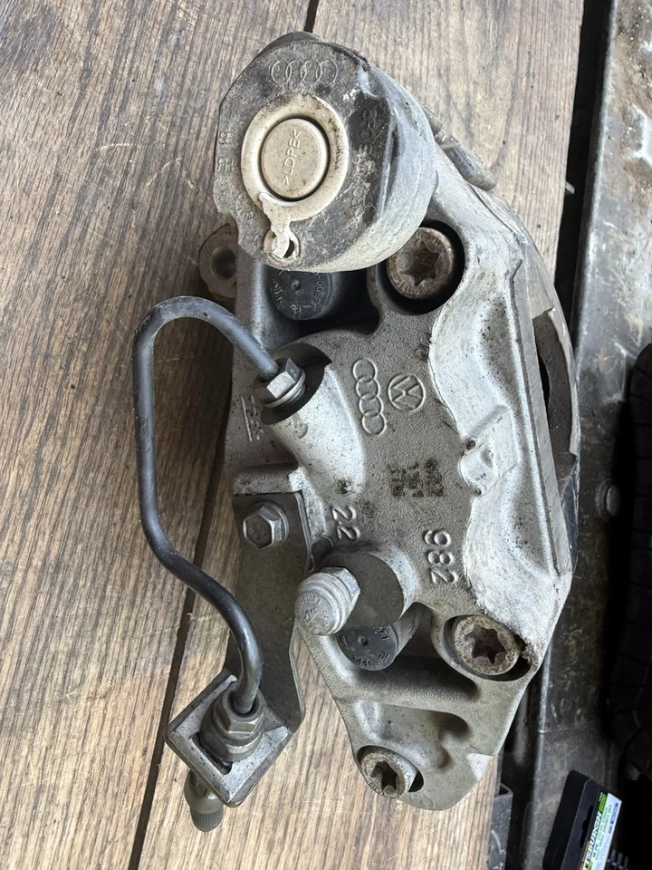 12-13 VW GOLF R MK6 SET OF 2 FRONT LEFT & RIGHT BRAKE CALIPER OEM - Image 3 of 4