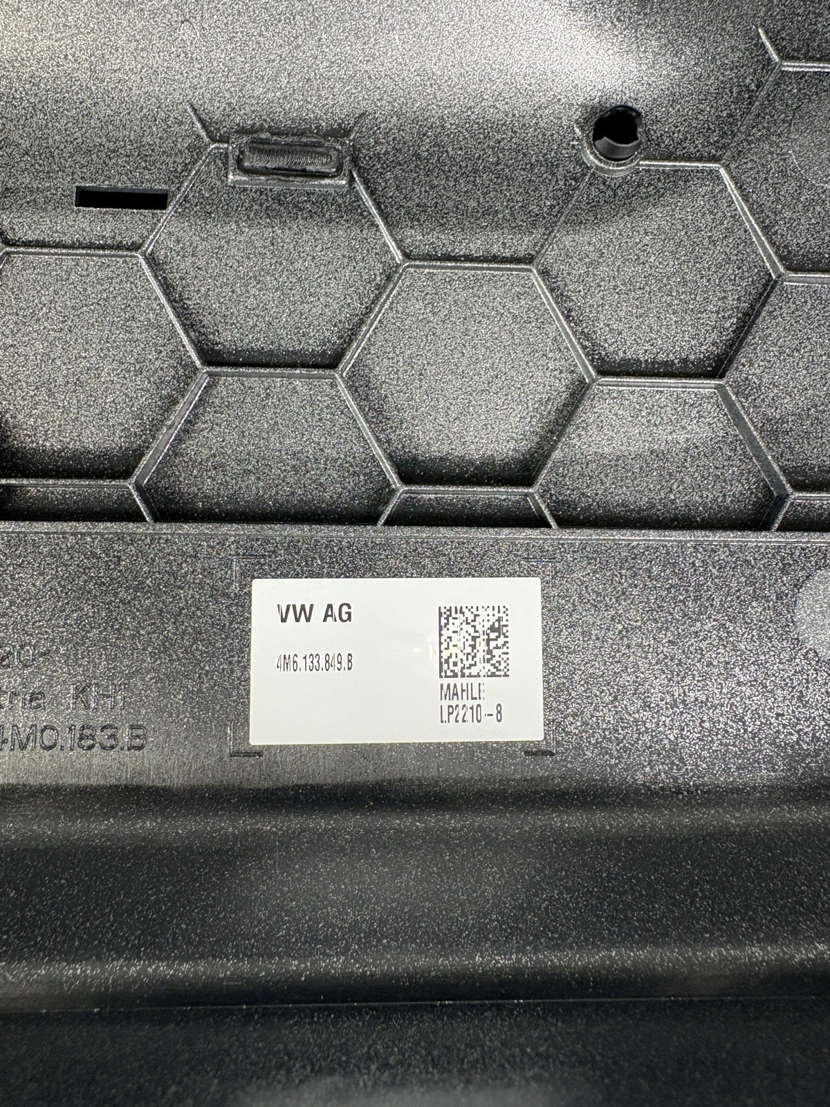 Lamborghini Urus Air filter box P/N 4M6133849