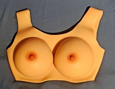 accessoire faux seins en silicone cosplay , cross-dresser , drag queen - Photo 1/4