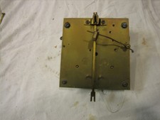 Antiguo mecanismo de reloj de pared "Gustav Becker" de dos pesos