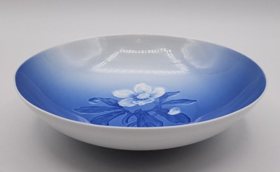 Bing & Grondahl Christmas Rose 8'' Round Vegetable Bowl