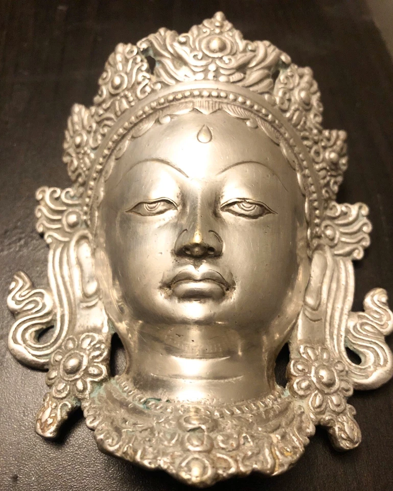 Антикварные предметы. Настенное крепление 3D скульптура тибетского Будды в белой бронзе. - Изображение 2 из 4