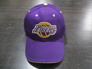 lakers hat yellow