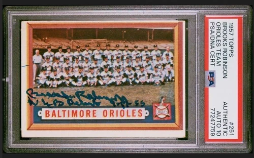 1957 Topps Brooks Robinson Signed Baseball Card HOF PSA/DNA Certified Debut 1955