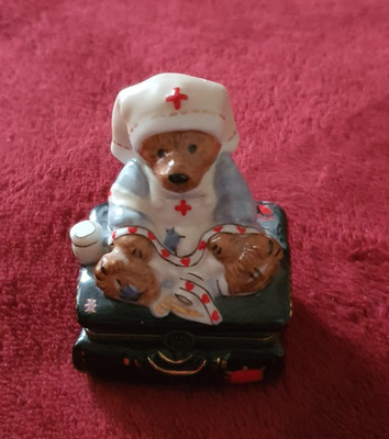 BOYDS BEARS LE BEARMOGE COLLECTION - Clara the Nurse Bear Trinket Box C49892