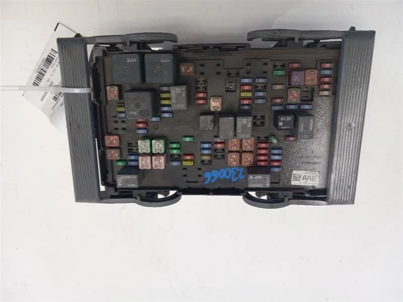 Motor caja fusibles 10-14 Cadillac Escalade 22798217 Foto 3 de 4