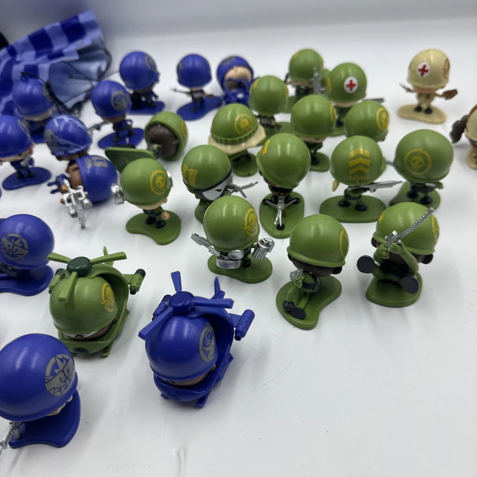 MGA Awesome Little Green Men Lot of 42 Figures |16-Green|23-Blue|3-Tan Foto 3 de 4