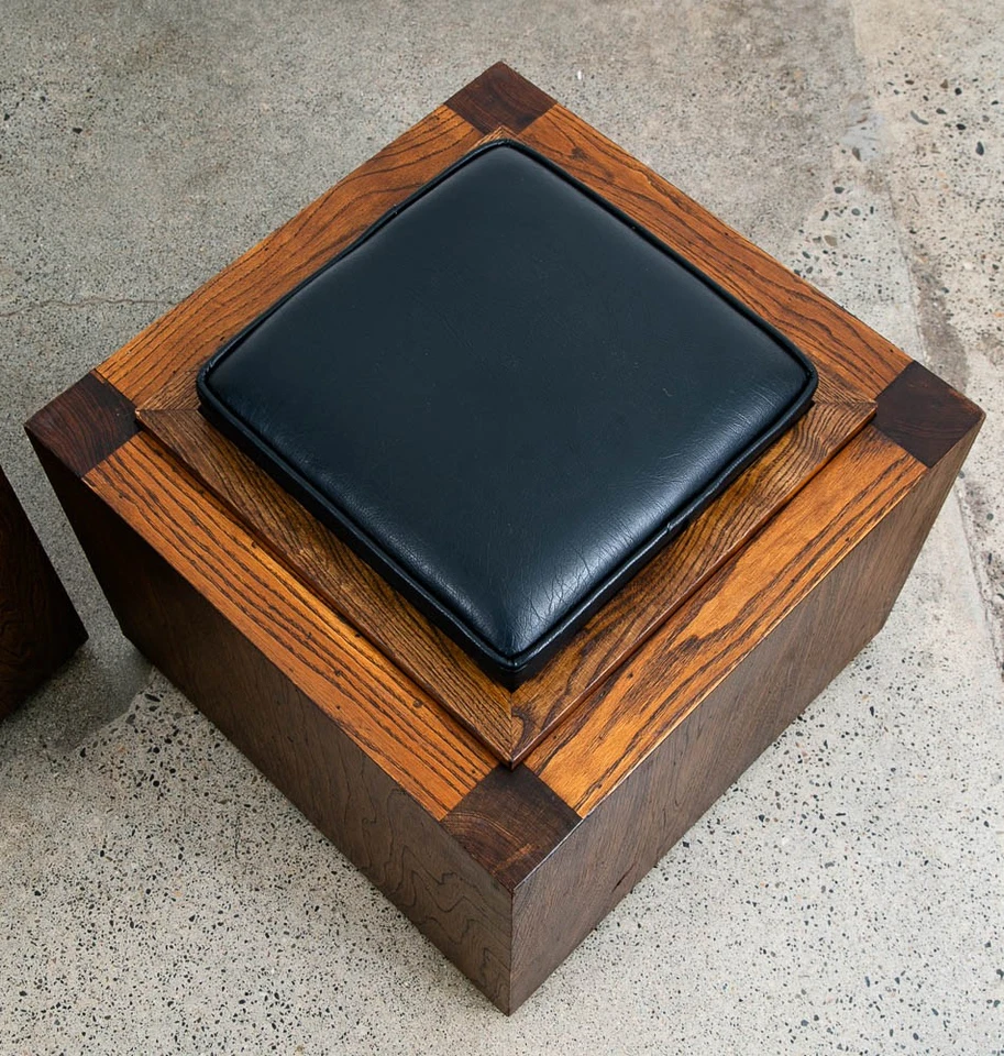 Par de taburetes de almacenamiento modernos de mediados de siglo reversibles de madera negros mesas laterales Mcm Foto 3 de 4