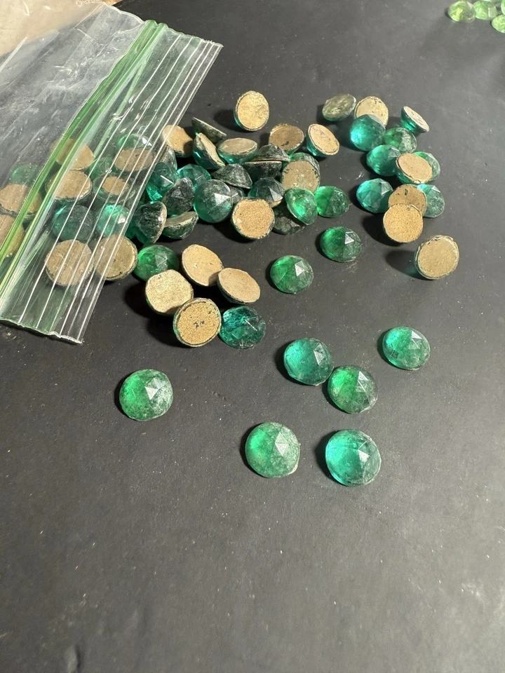 Винтажные ограненные изумрудно-зеленые стеклянные кабины с плоской задней поверхностью камни 9 мм Германия 10 шт. - Изображение 2 из 2