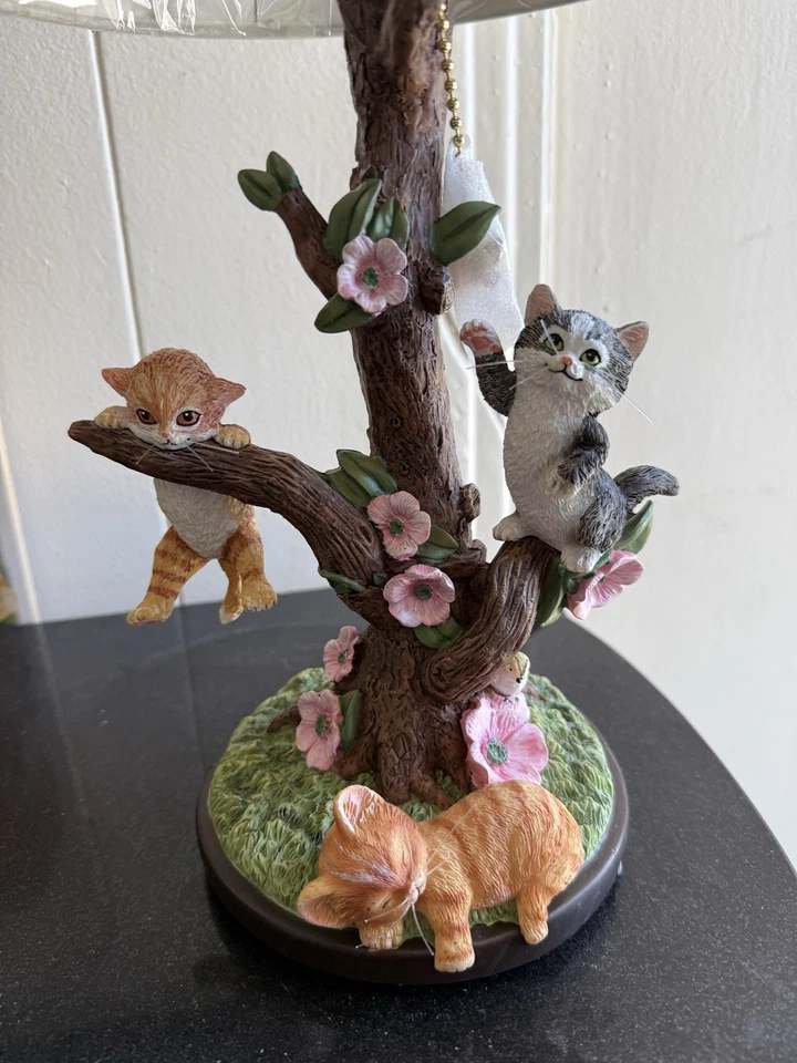 Lámpara de mesa Bradford Exchange Country Kitties - Arte de Jurgen Scholz Nueva en caja Foto 2 de 4