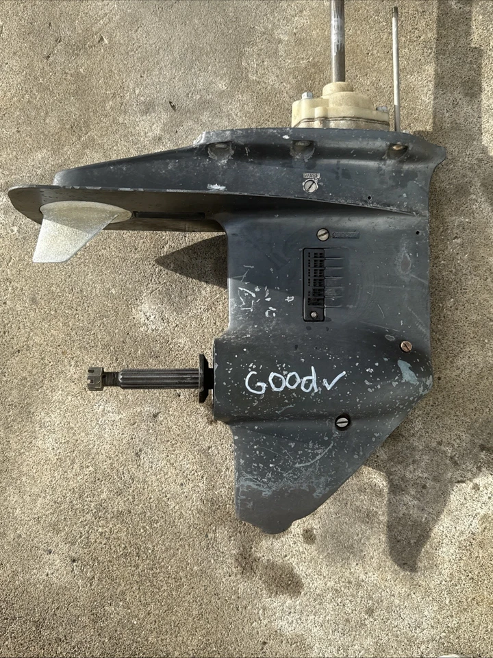 Caja de cambios unidad inferior Mariner Yamaha 2 tiempos 2 cilindros 40 HP 20" PN 1651-9681M Foto 2 de 4