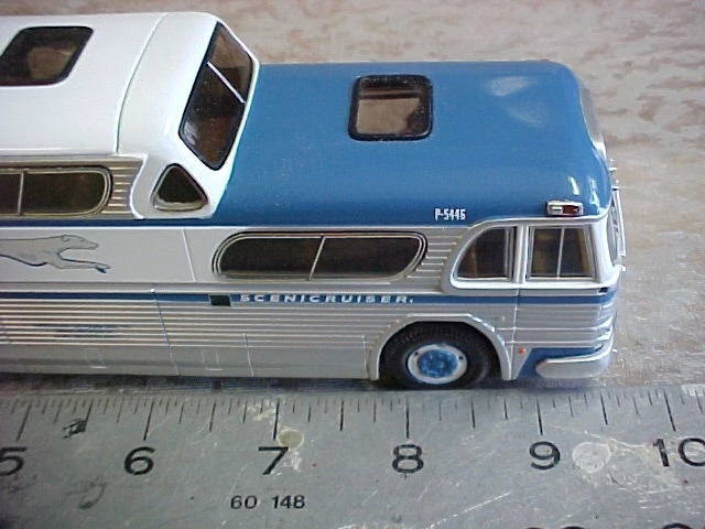 CORGI VINTAGE BUS LINES GM4501 GREYHOUND SCENIC CRUISER PITTSBURGH - 1/50 Scale - Image 4 of 4