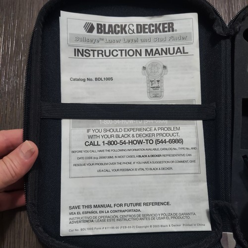 Buscador de pernos de nivel láser Black & Decker BDL100S Bullseye con estuche  - Imagen 3 de 13