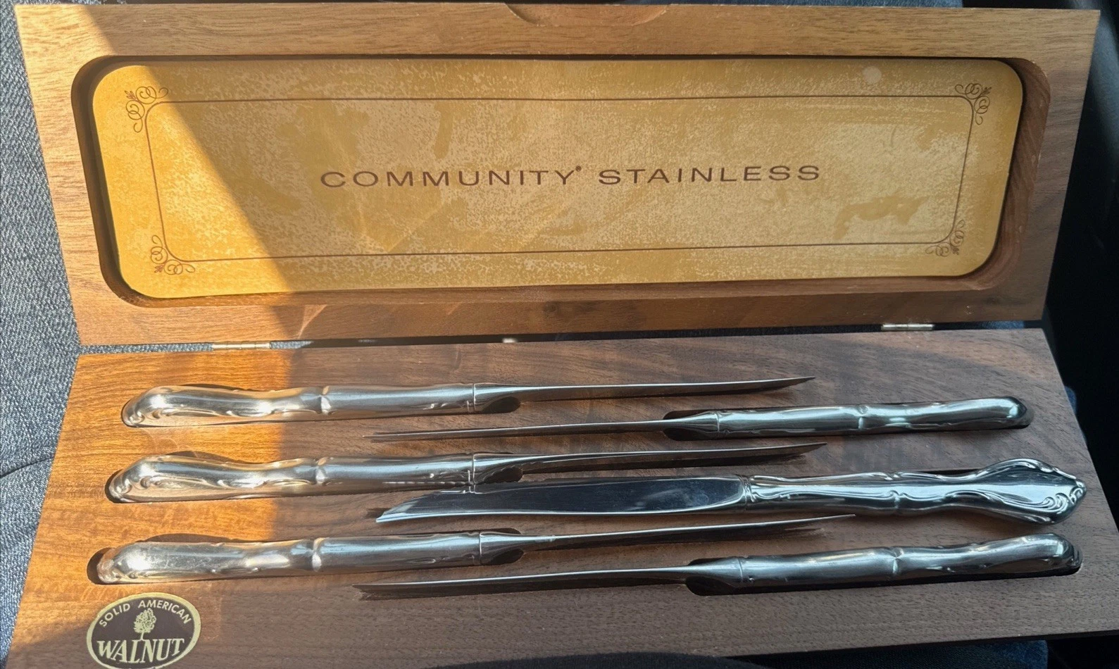 Oneida Steak Knives Set Of 6 Community Stainless EUC Serrated
Opens in a new window or tab