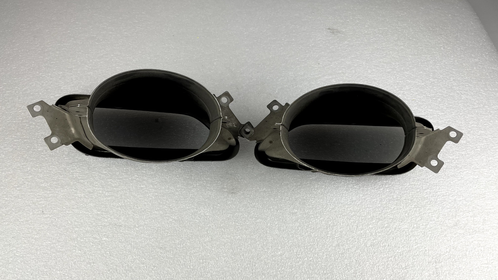 Mercedes-Benz SLS AMG C197 EXHAUST TAIL PIPE TIPS A1974900227 A1974900127 OEM