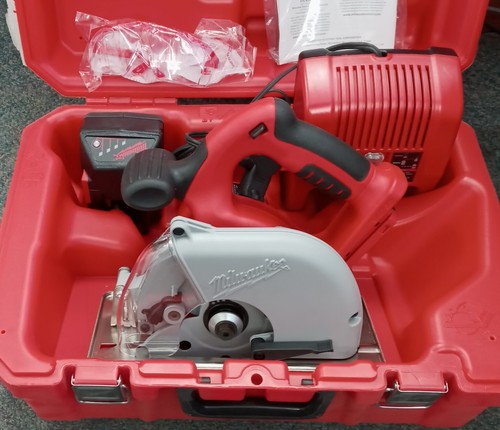 Milwaukee 0740-22 V28 6-7/8" Metal Cutting Saw Kit - Picture 2 of 4