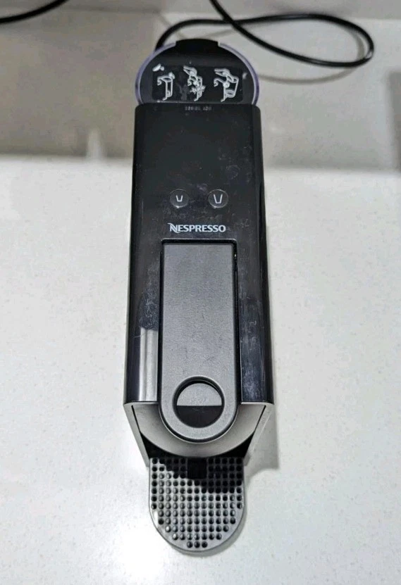 MACCHINA CAFFE NESPRESSO ESSENZA MINI NERO C30 - Immagine 2 di 4