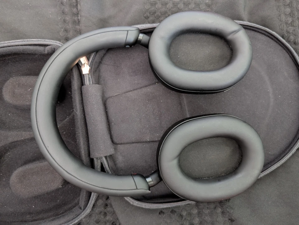 Sony WH-1000XM5 Wireless Over Ear Headphones - Black - Very good used Condition - Image 3 of 4