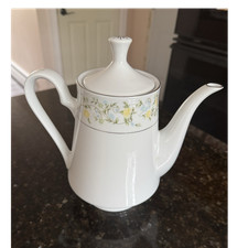 Crown Ming Fine China Floral Teapot w/ Lid, G...