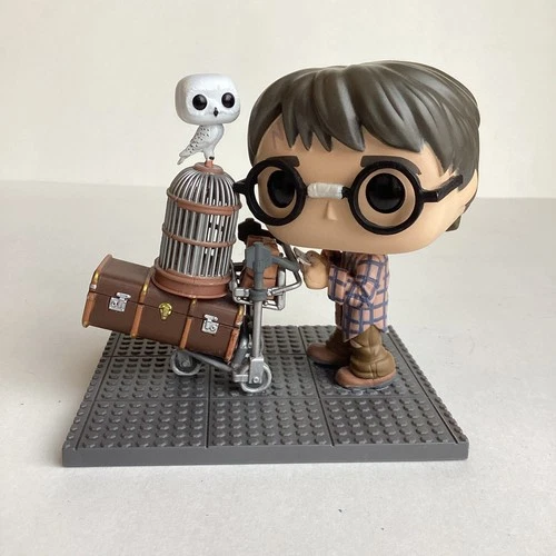Funko Pop! Harry Potter - Harry Pushing Trolley #135 Figure 2021 Hedwig Luggage