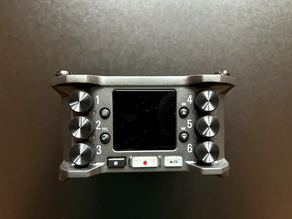 Zoom  F6 Recorder + Hardcase + 2x Klinke auf XLR Adapter