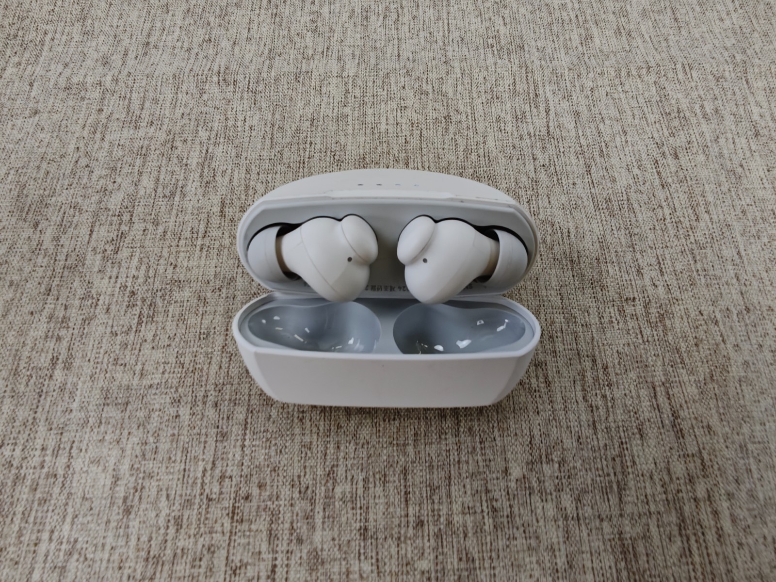 Belkin SoundForm Nano 2 Bluetooth Earbuds for Kids with Built-in Microphone