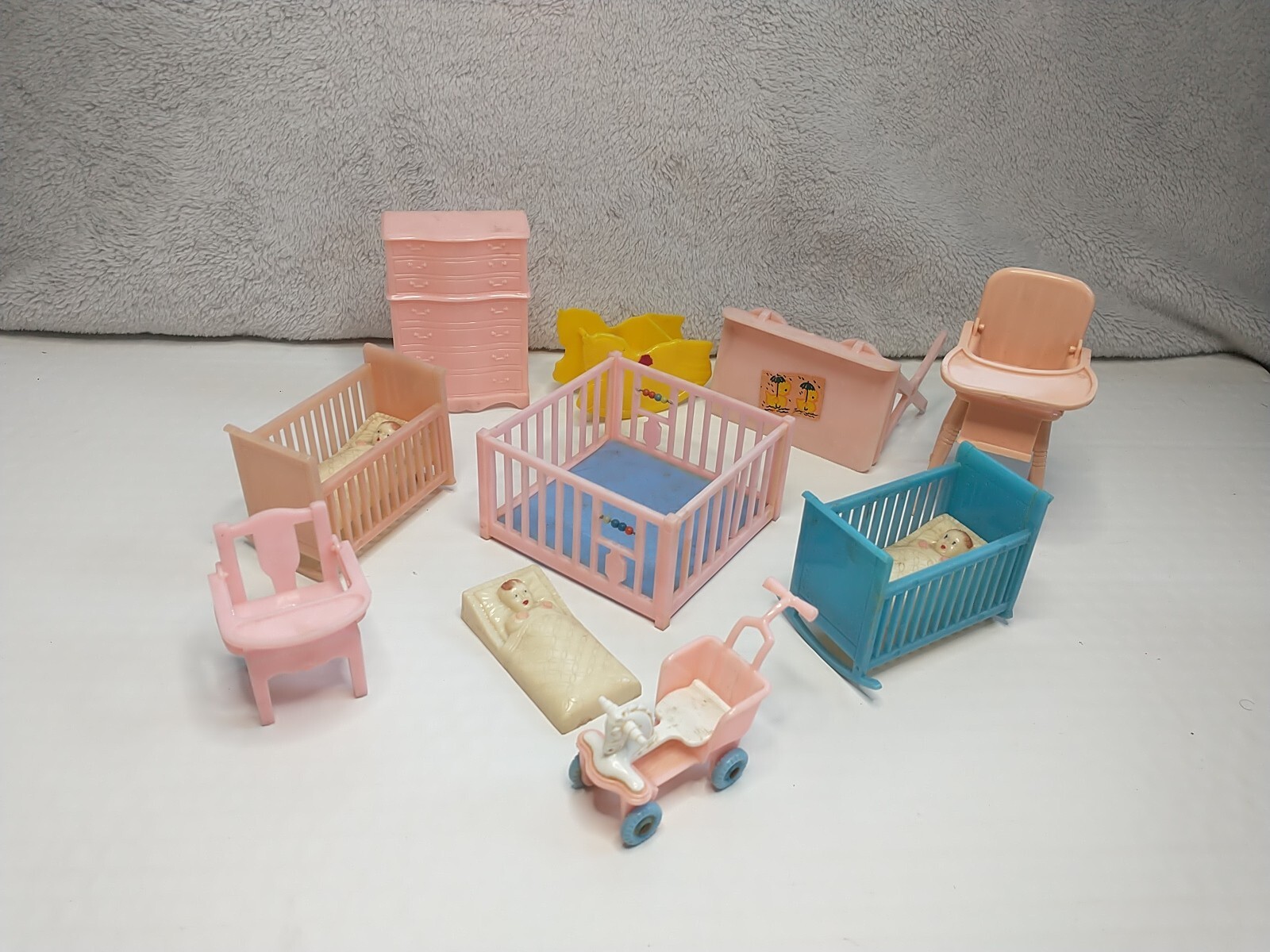 Vintage 1960s Renwal Dollhouse Baby Set Crib Playpen 118 Stroller 156  Pink Lot