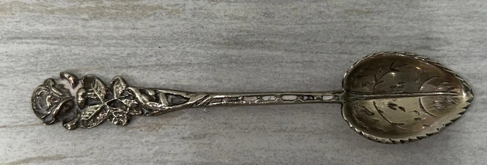 Antigua cuchara de té victoriana ornamentada de plata 800 patrón de hoja de rosa aspecto espectacular Foto 3 de 3