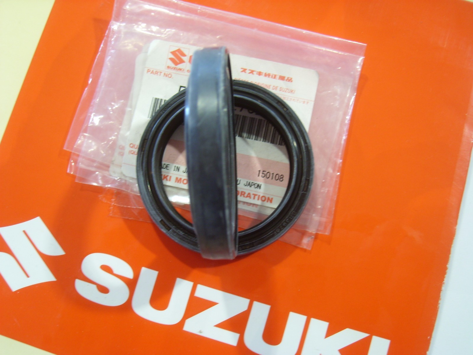 Genuine Suzuki Set of Front Fork Seals GSF600 9598 GSF400 Bandit
