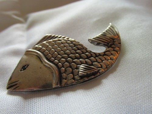 Estate Sterling Fish Animal Brooch Pendant Blue Eye Signed BLUE Star Symbol - Picture 10 of 14