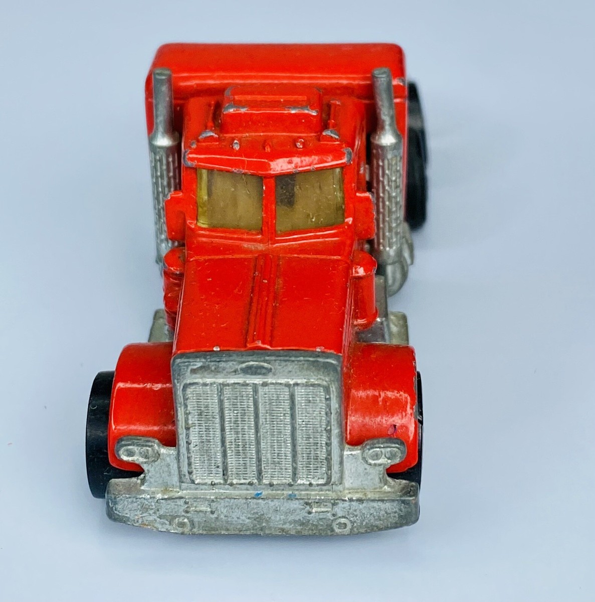 ホットウィール STANTIN’SEMI Hot Wheels Stuntin' Semi Vehicle WithDetachable Trailer