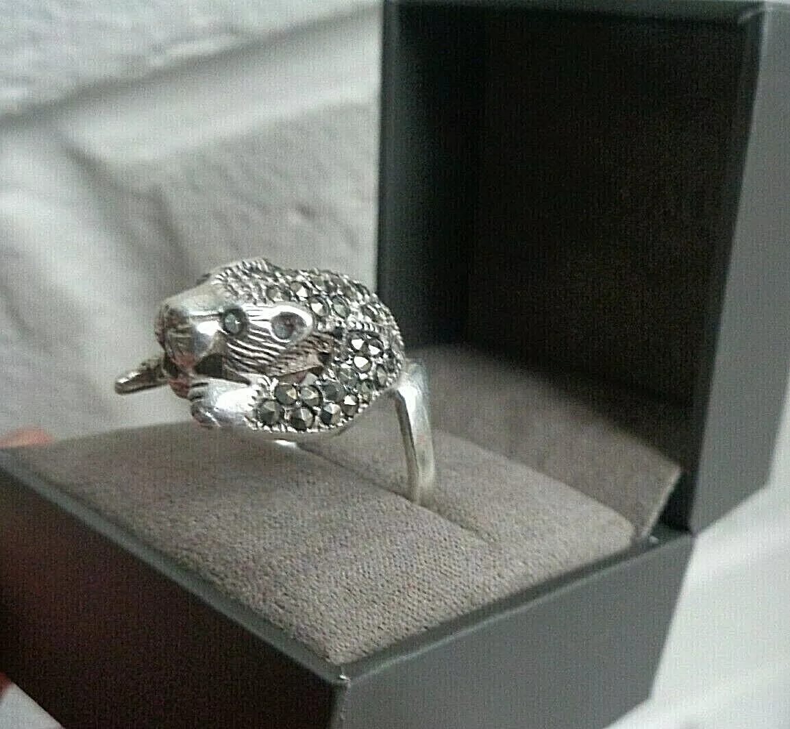 Attractive Vintage Sterling Silver Marcasite PANTHER Ring size R
