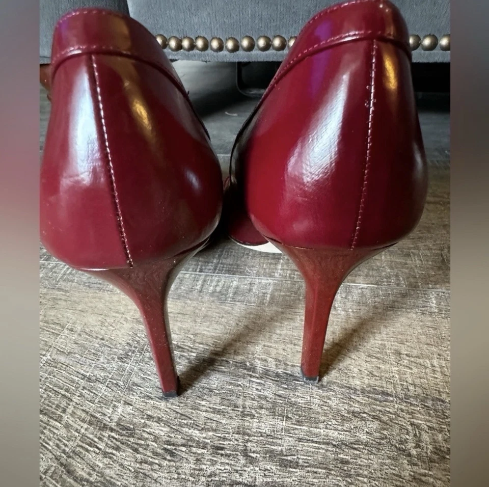 Jimmy Choo Deep Red Anouk bomba biqueira redonda tamanho 8 EUA/38 IT - Imagem 2 de 4